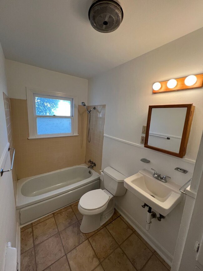 Building Photo - Fairview Properties