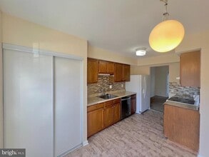 Building Photo - 1707 Featherwood St