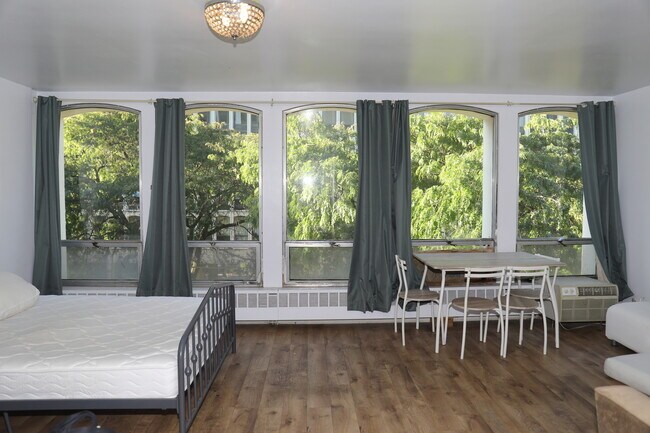 Foto del edificio - 1400 E 55th Pl