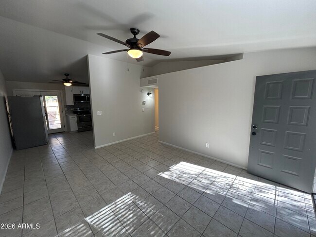 Foto del edificio - 6711 W Osborn Rd