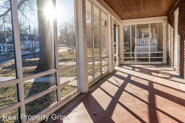 Foto del edificio - 8 br, 4 bath House - 1611 University Ave.