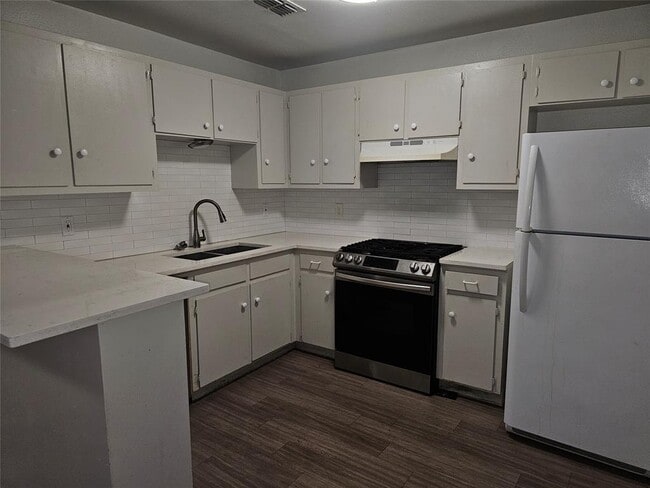 Foto del edificio - 7300 Bennett Ave