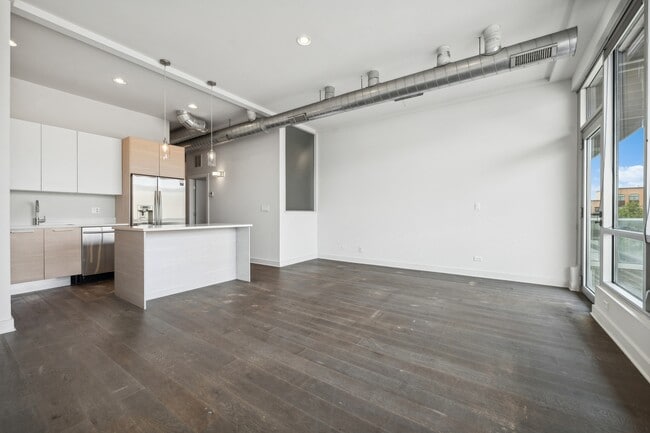 Building Photo - 1755 N Damen Ave