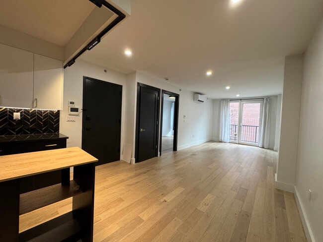 Foto del edificio - 154 Lenox Rd
