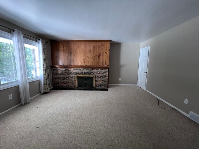 Foto del edificio - 3010-3012 Okemos Dr SE