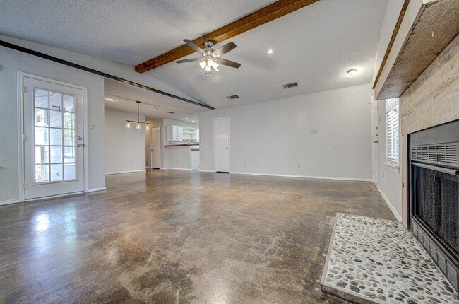 Building Photo - 12925 Covington Trail