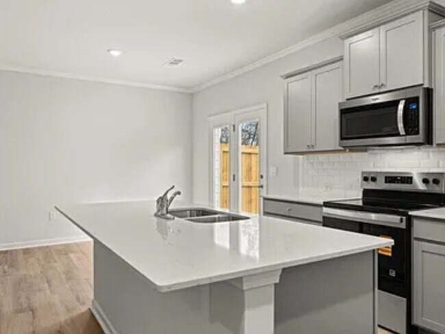 Building Photo - 66 Berryville Dr