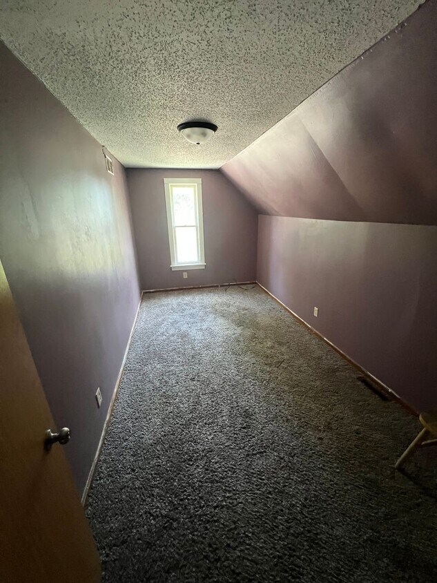 Building Photo - Selinger duplex
