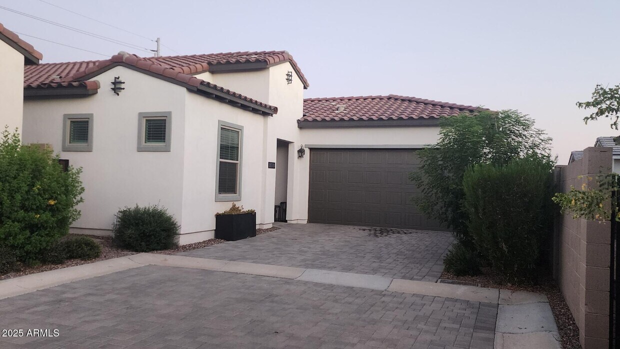 Primary Photo - 11533 N Luckenbach St