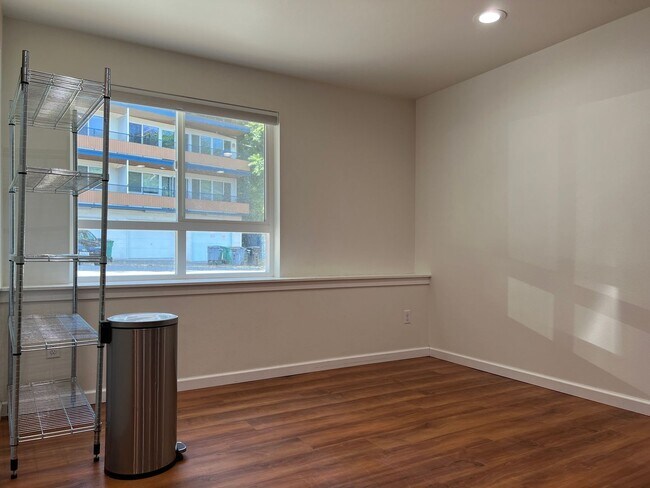 Foto del edificio - Large UW Townhome available 9/1 for 2025-2...