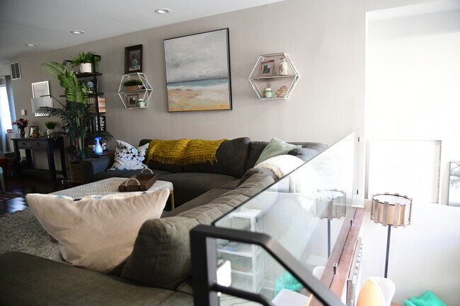 Living Room - 6256 Osage Ave