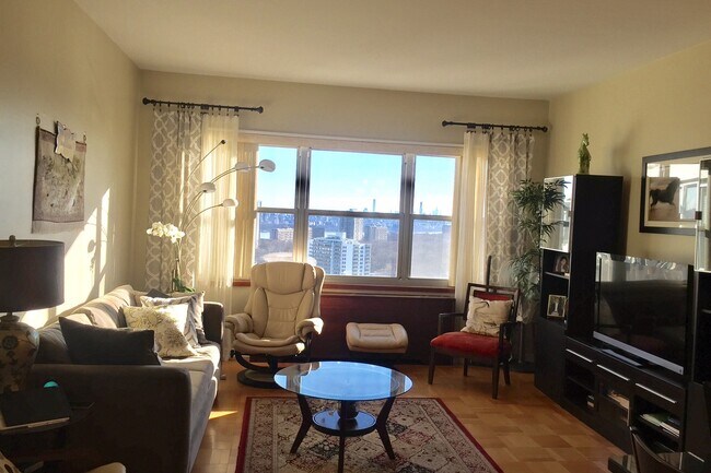 Foto del edificio - 2000 Linwood Ave