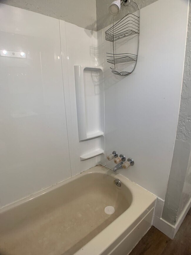 Building Photo - Three Bed NE OKC