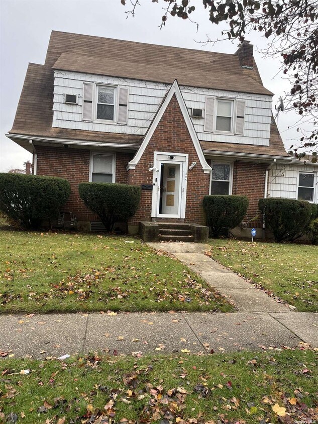 203 Rockaway Pkwy, Valley Stream, NY 11580 House Rental in Valley