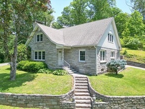 Building Photo - 173 Mooreland Heights St Building Photo - 173 Mooreland Heights St