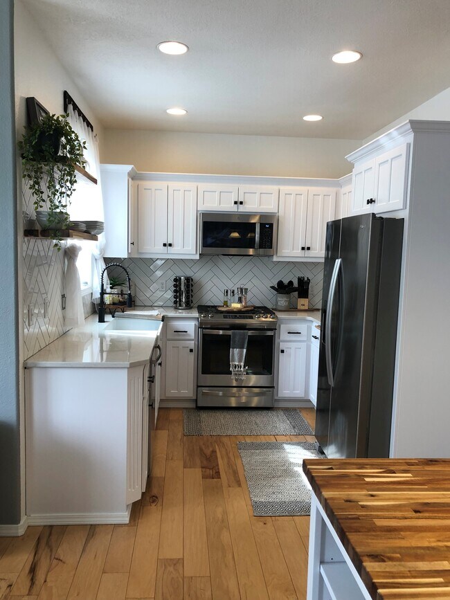 Foto del edificio - 7396 Pineview St NE