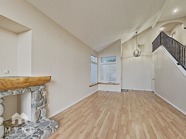 Building Photo - 1576 Reno View Dr