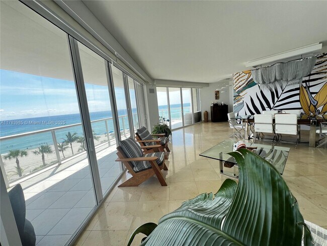 Foto del edificio - 18671 Collins Ave