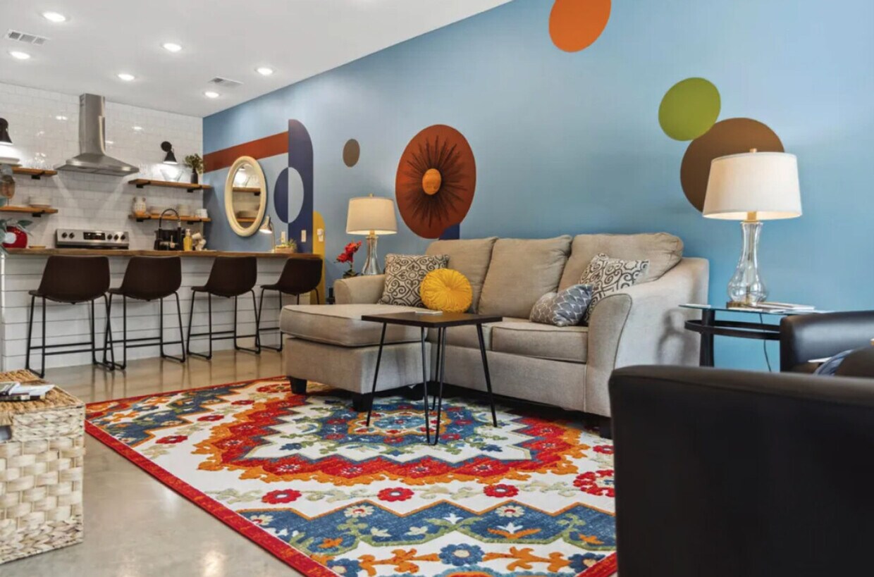 Foto principal - 302 W 22nd St