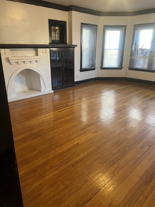 Building Photo - 8010 S Evans Ave