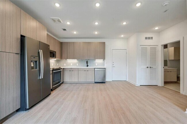 Building Photo - 4802 S Congress Ave