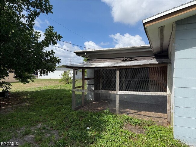 Foto del edificio - 212 Davis Rd