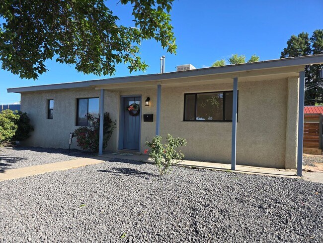 Foto del edificio - Sweet 3 Bedroom one and a half bathrooms L...