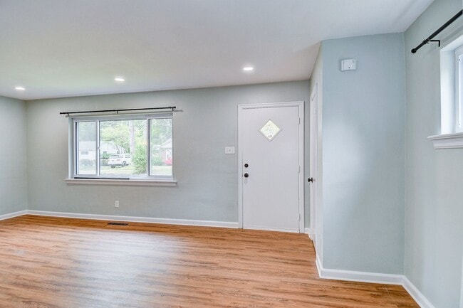 Building Photo - NORFOLK RENTAL