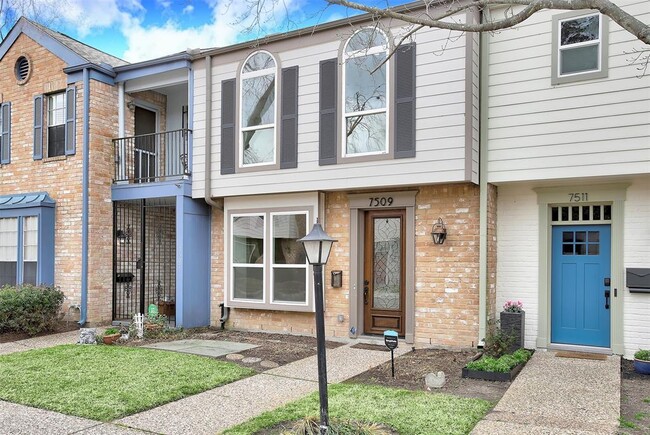 Building Photo - 7509 Brompton St