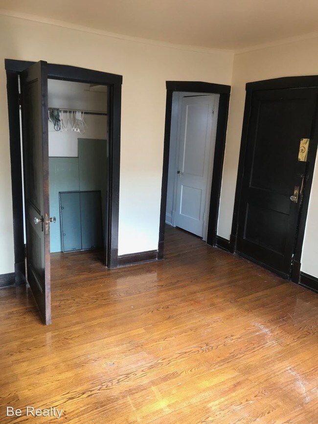 Foto del edificio - 2838 W 64th St