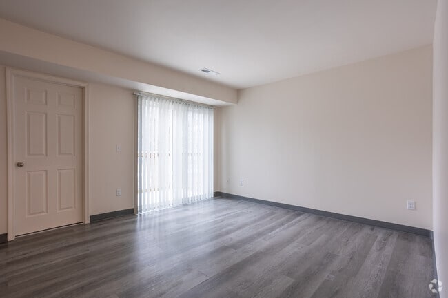 3BR, 2BA - 1,300SF - Living Room - Arrowtree Apartments