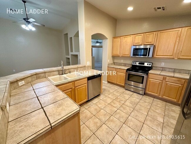 Foto del edificio - 1100 E Nunneley Rd