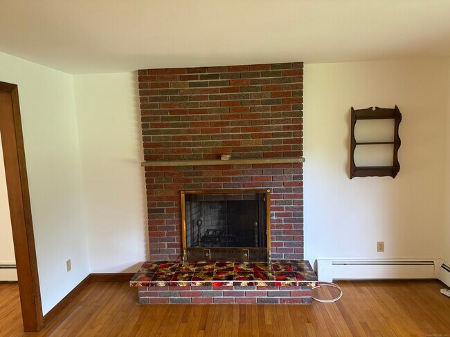 Building Photo - 15 Carriage Dr