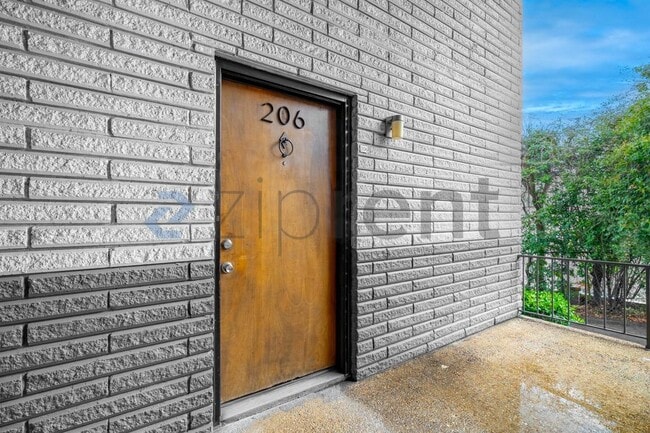 Building Photo - Unit 206