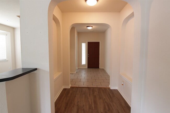 Foto del edificio - 2715 Hidden Bay Ct