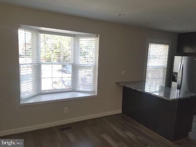 Foto del edificio - 8233 Township Dr