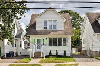 Building Photo - 722 6th St