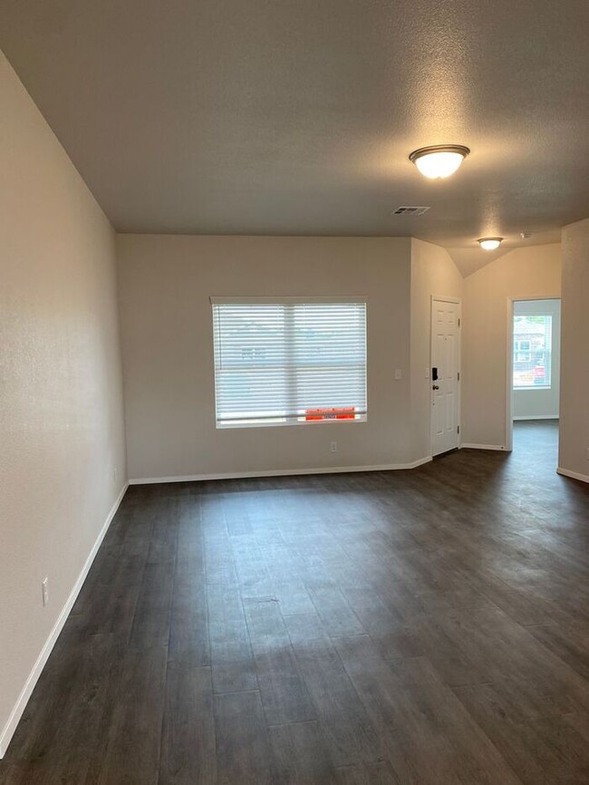 Building Photo - *Pre-leasing* Four Bedroom | Two Bath Home...