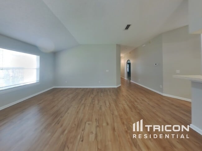 Foto del edificio - 12750 Guernsey St