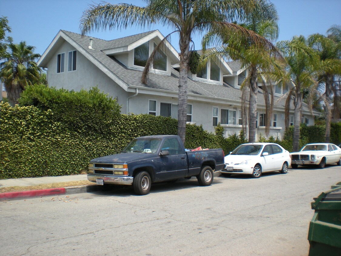 Primary Photo - 1302 Electric Ave