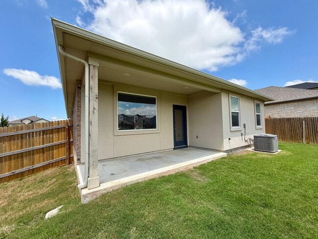 Building Photo - 904 Vogel Dr