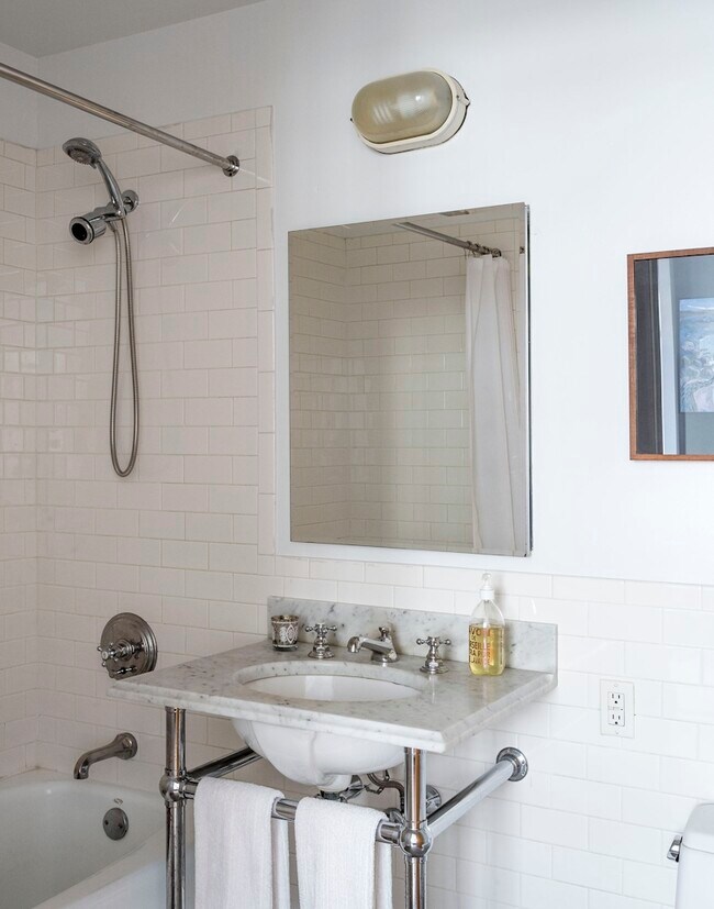 Building Photo - 65 Washington St