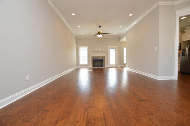 Building Photo - 4468 Kenilworth Cir