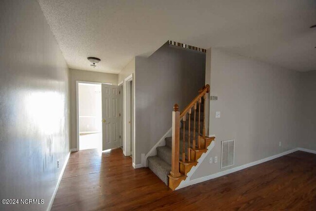 Foto del edificio - 2124 Flagstone Ct