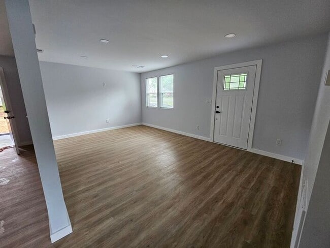 Building Photo - 2BD/1BA Home in Newton