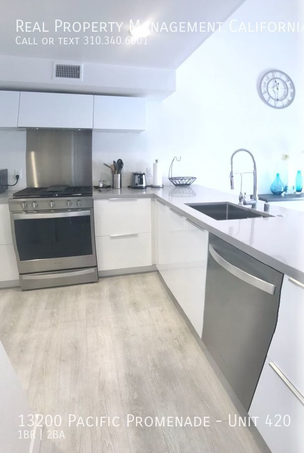 Building Photo - Stunning Penthouse Loft Unit In Beautiful ...