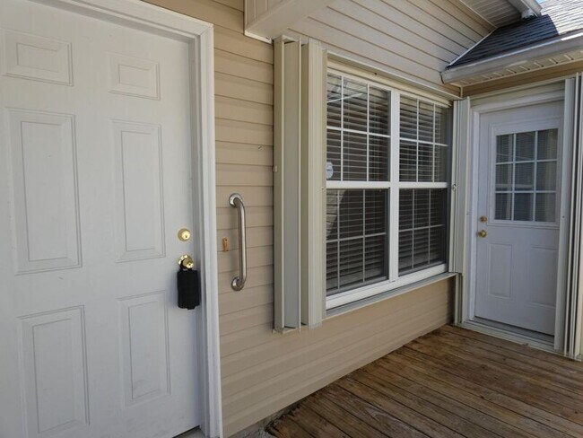 Building Photo - 8249 Carriage Ln