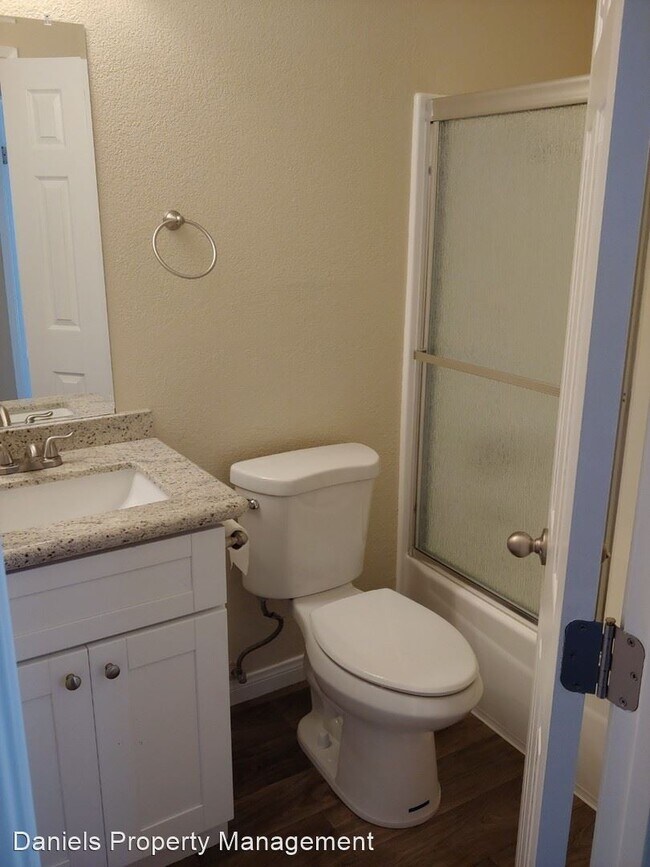 Building Photo - 3 br, 2 bath House - 13206 Whitewater