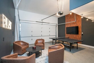 Building Photo - 1405 Napoleon St