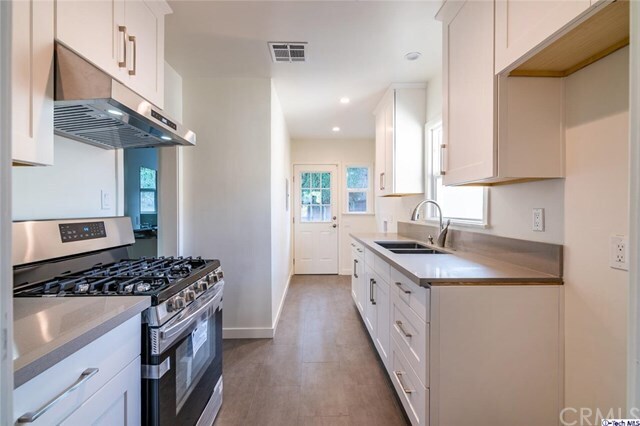 Foto del edificio - 305 N Chevy Chase Dr